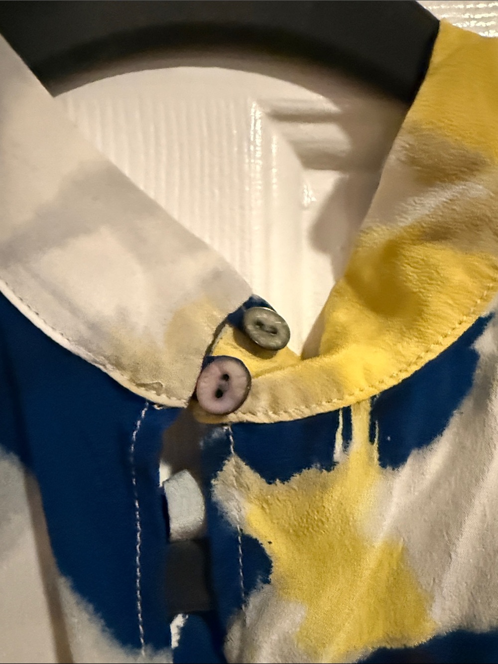 Amour Vert Silk Sleeveless Abstract Print Keyhole Top in Blue, Yellow & White - Picture 3 of 5